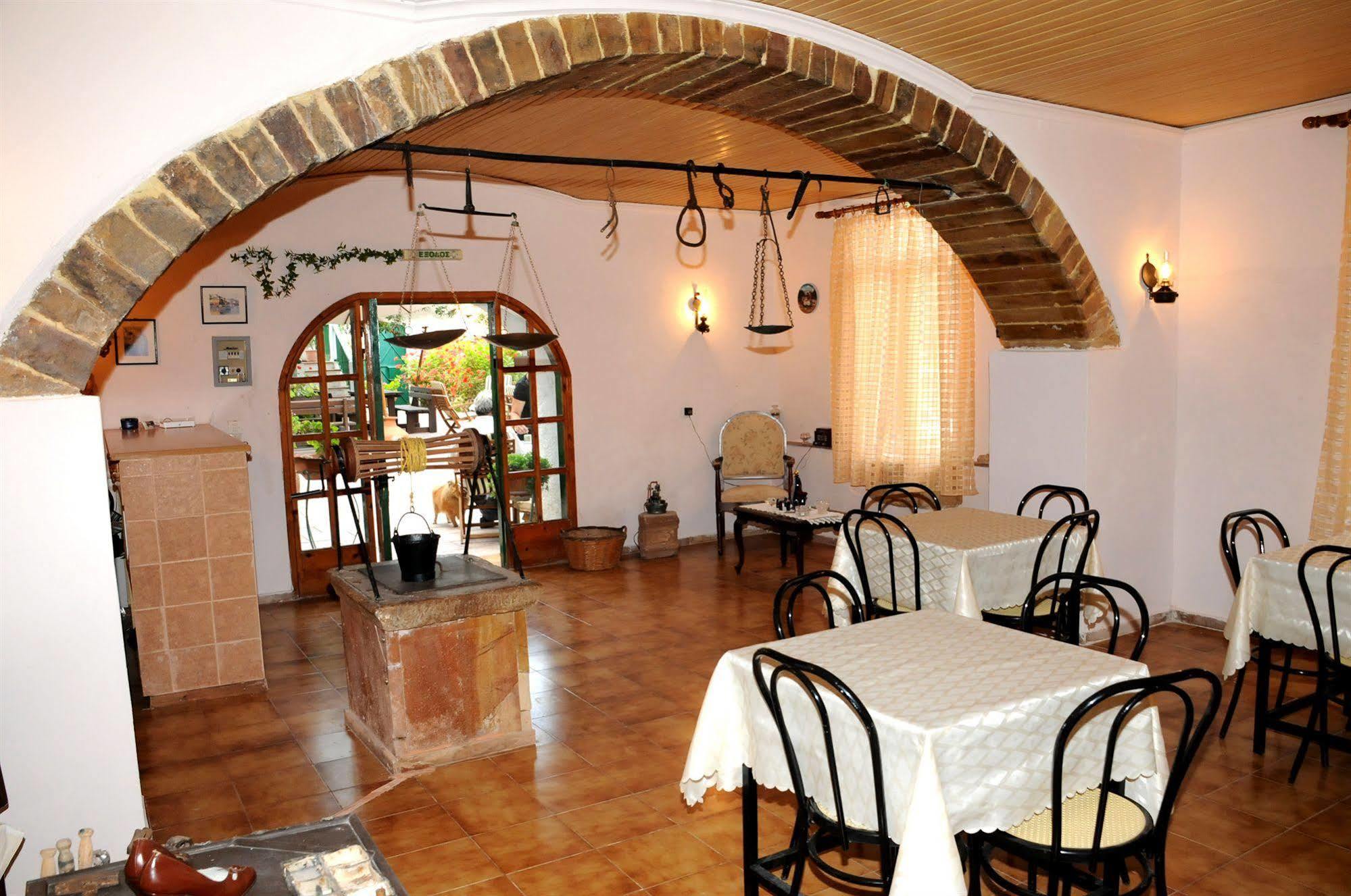 Topakas House Kampochora  Luaran gambar